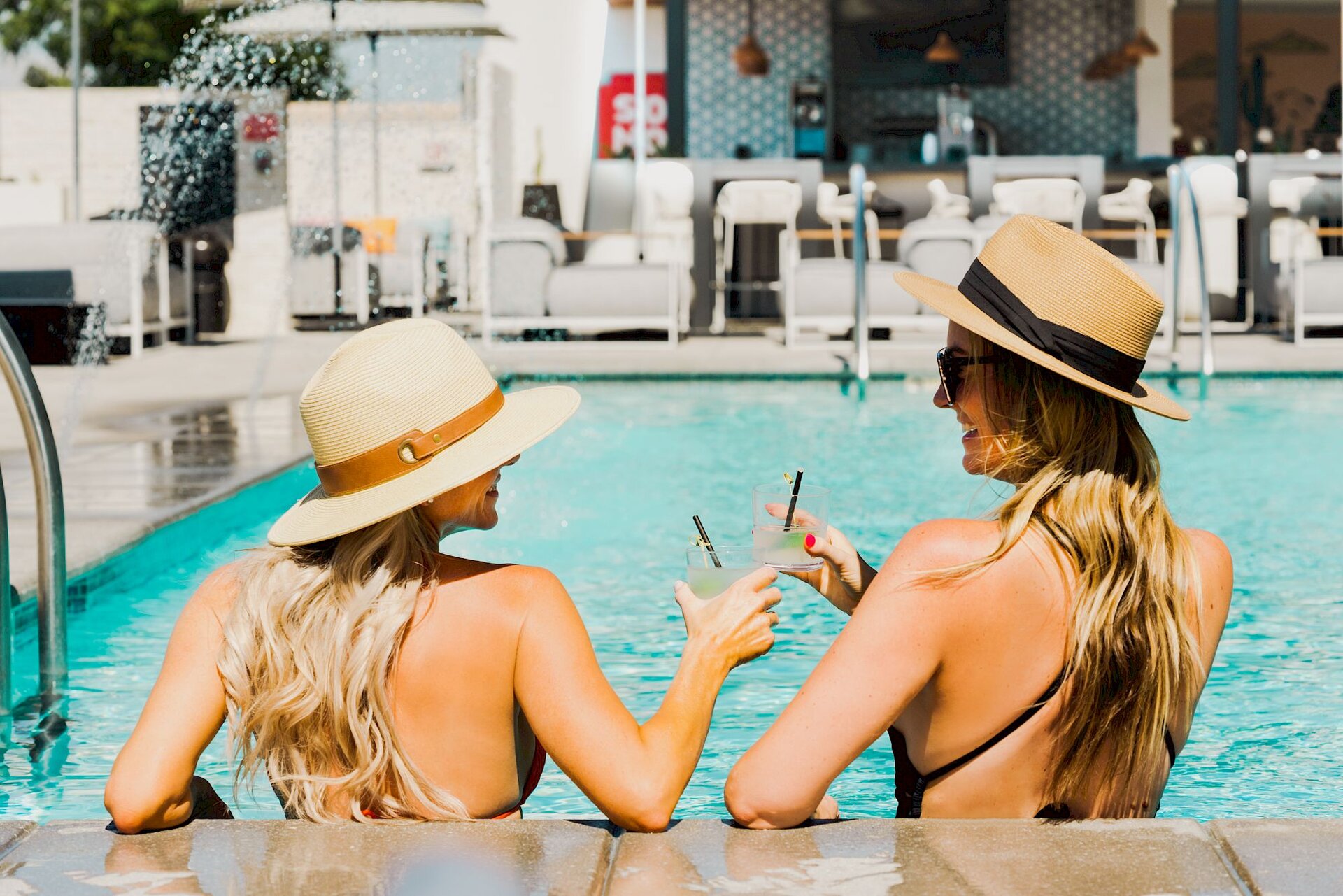 Two friends in the rooftop pool in scottsdale